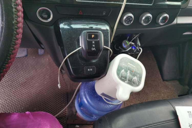 Used JMC Fushun 2023 2.0T Automatic Long-Wheelbase High-Roof Commercial Van—2/3 Seats Gear Lever