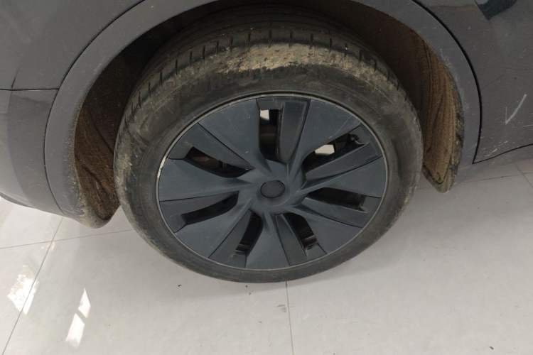 Used Tesla Model Y 2024 Long-Range All-Wheel-Drive Version