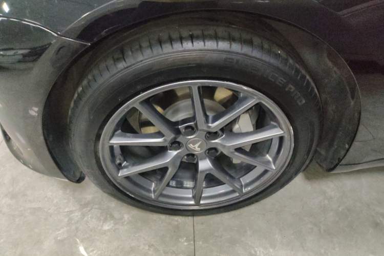 Used Tesla Model 3 2022 Rear-Wheel-Drive Version Left Front Wheel Hub