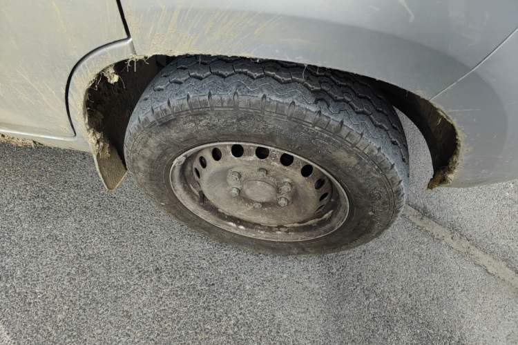 Used Wuling Rongguang Small Truck 2024 1.5L Double-Cab Extra-Long LAR Right Front Wheel Hub