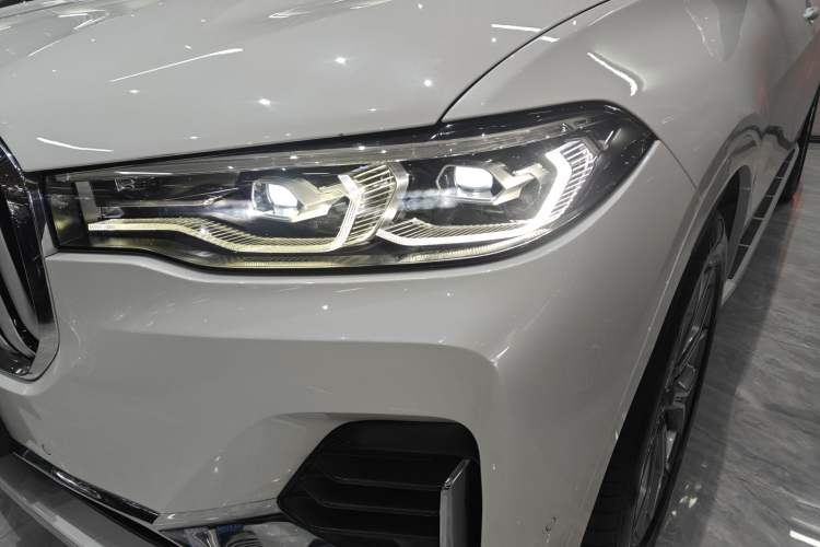 Used BMW X7 2019 xDrive40i Luxury Package with Leading Features
