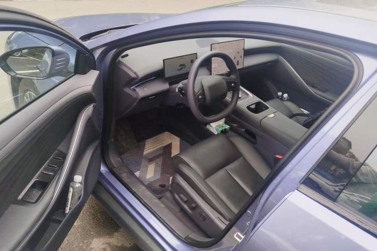 Used Nissan N6 2026 Model 180 Max Driver Seat