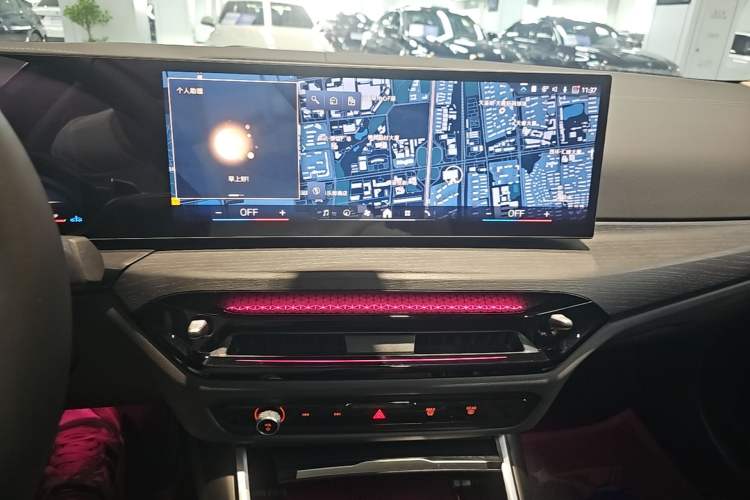 Used BMW 3 Series 2025 325Li M Sport Package Audio And AC Panel