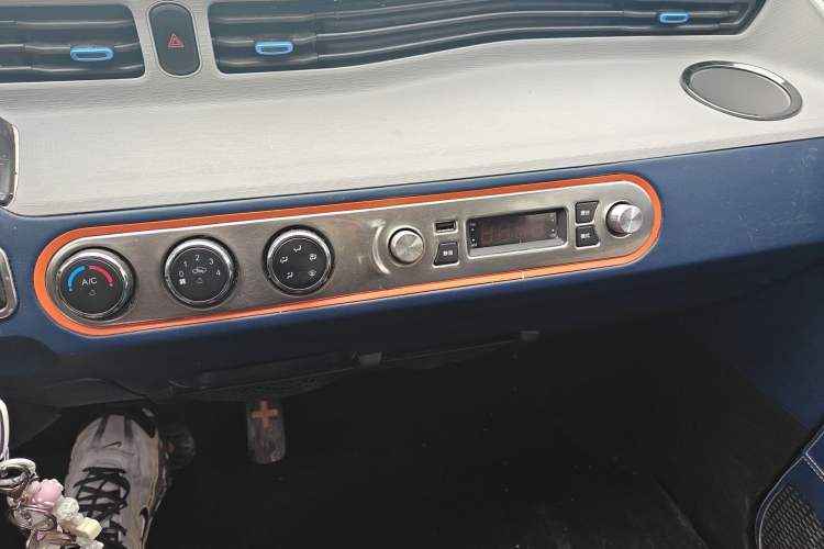 Used Wuling Hongguang MINIEV 2020 Enjoy Edition Lithium-Ion Battery Audio And AC Panel