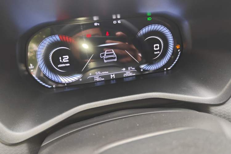 Used Geely Auto Emgrand 2023 4th Generation Champion Edition 1.5L Manual Luxury Model Odometer Close Up