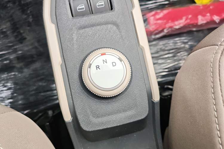 Used Chery QQ Ice Cream 2024 Edition Youth Version 205km Sundae