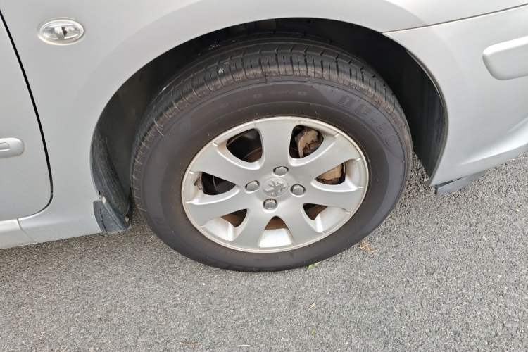 Used Peugeot 307 2010 Sedan 1.6L Manual Comfort Edition Right Front Wheel Hub