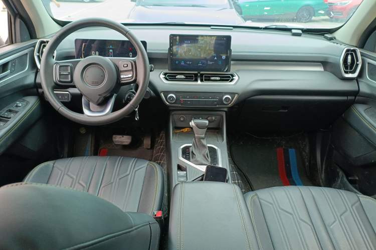 Used Great Wall King Kong Poer 2023 2.0T Automatic Diesel Two-Wheel-Drive Elite Version Flatbed GW4D20M Center Console