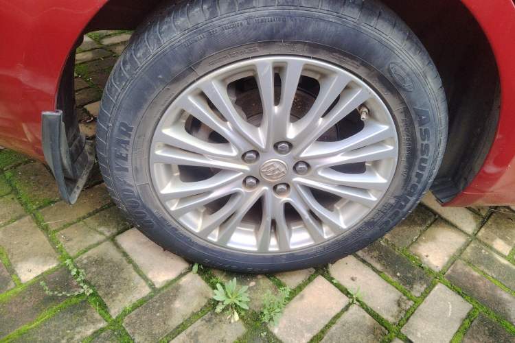 Used Buick GT 2015 15N Automatic Elite Version Right Rear Wheel Hub