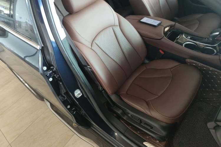 Used Buick Envision 2020 20T Two-Wheel Drive Luxury Model
