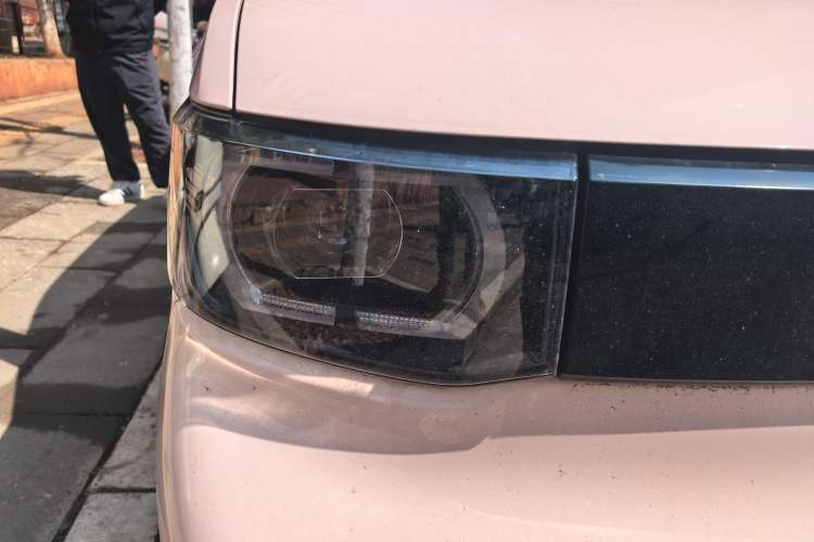 Used Wuling Hongguang MINIEV 2021 Macaron Premium Model – Lithium Iron Phosphate Right Front Headlight