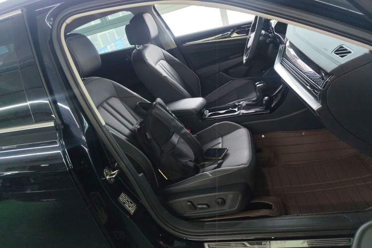 Used Volkswagen Passat 2024 280TSI Elite Edition Right Front Seat