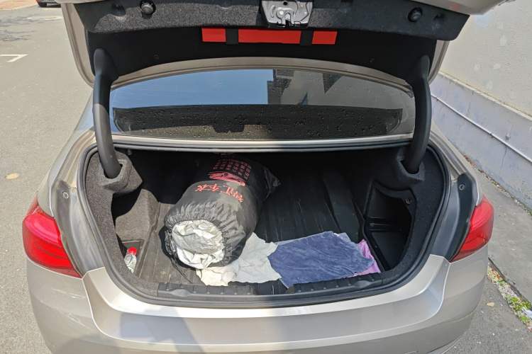 Used BMW 3 Series 2018 320Li Fashion Model Trunk