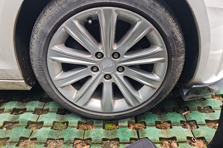 Used Cadillac ATS-L 2017 28T Tech Edition Right Front Wheel Hub