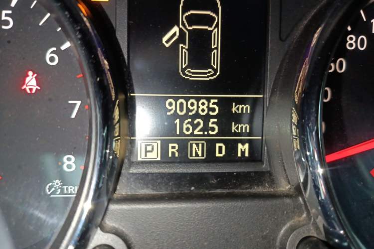 Used Nissan Qashqai 2015 2.0 XL Coolfire CVT 2WD Odometer Close Up