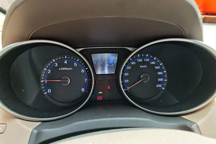 Used Hyundai ix35 2013 2.0L Automatic Two-Wheel Drive Smart GLS China IV Standard
