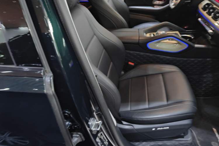 Used Mercedes-Benz GLE 2020 GLE 350 4MATIC Fashion Model Right Front Seat