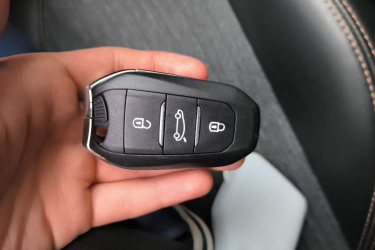 Used Peugeot 5008 2017 380THP 7-Seater Elite Edition
