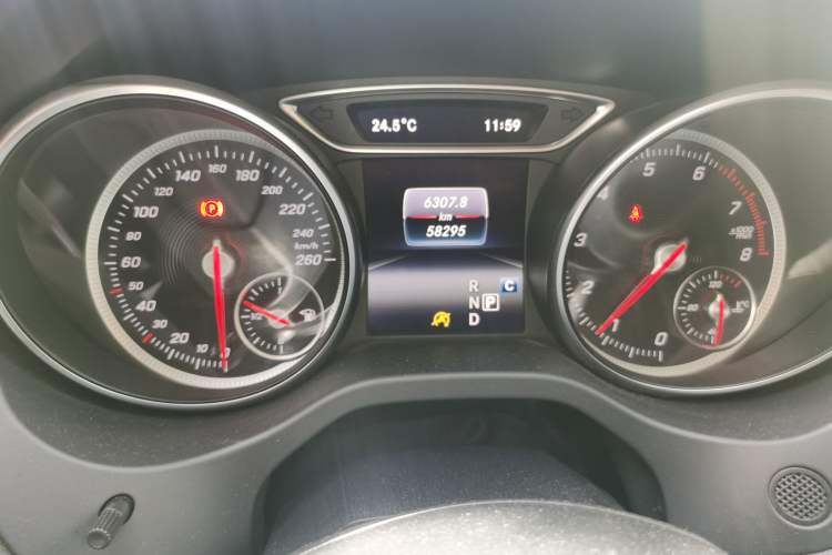 Used Mercedes-Benz GLA 2017 GLA 200 Fashion Model Odometer Close Up