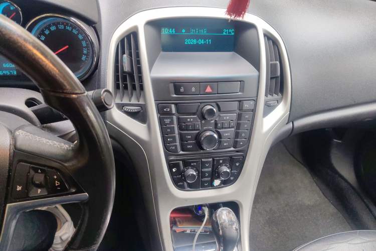 Used Buick GT 2011 GT 1.8L Automatic Fashion Edition Leather Model Audio And AC Panel