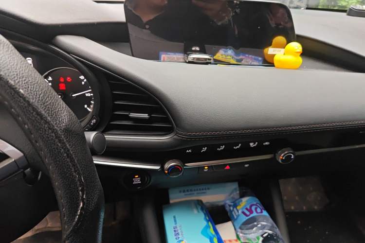 Used Mazda 3 Axela 2022 2.0L Automatic Zhiqing Edition Audio And AC Panel