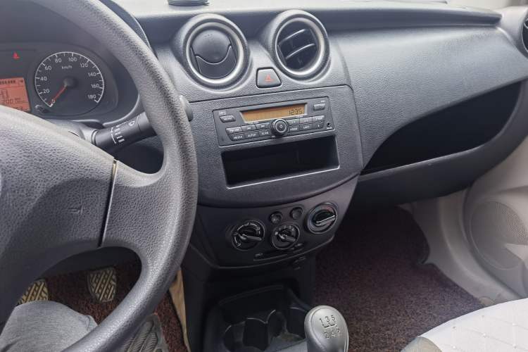 Used Venucia R30 2014 1.2L Manual Comfort Edition