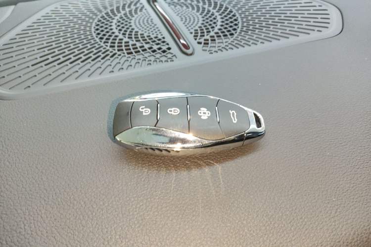 Used Hongqi HS7 PHEV 2024 2.0T PHEV Four-Wheel Drive Flagship Edition 6 Seats
