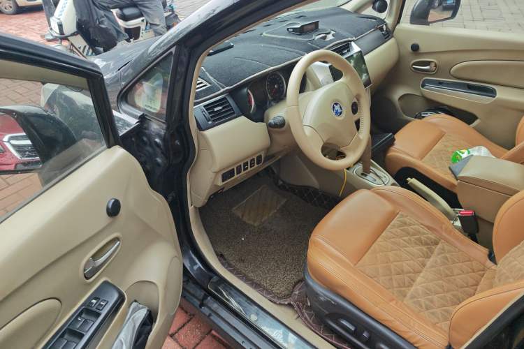 Used Venucia D50 2013 1.6L Automatic Fashion Edition
