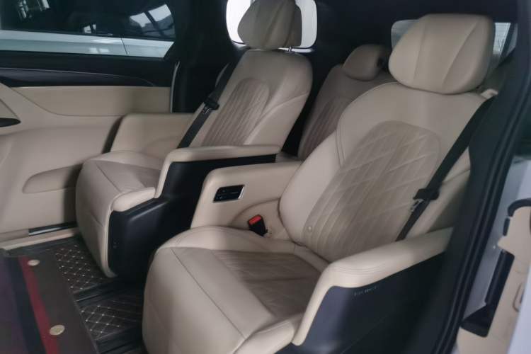 Used Buick GL8 2022 ES Land Cruiser 653T Luxury Model
