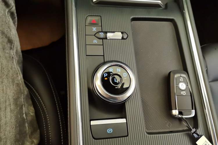 Used Ford Mondeo 2025 2.0T EcoBoost Luxury Version Gear Lever