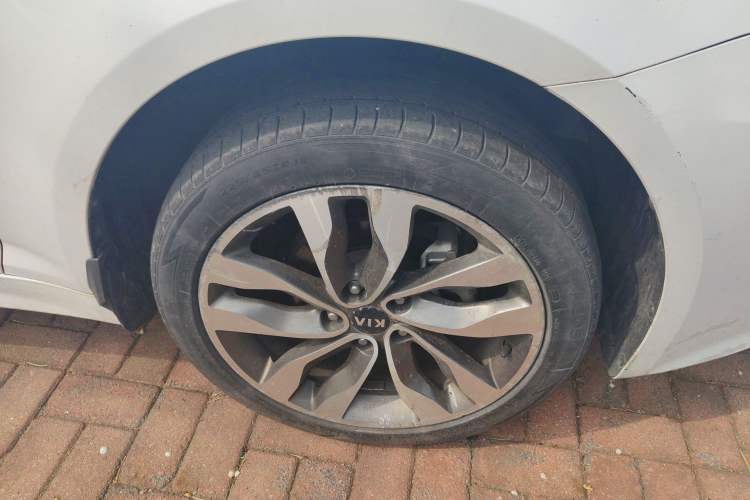 Used Kia K5 2014 2.0L Automatic LUXURY Right Front Wheel Hub