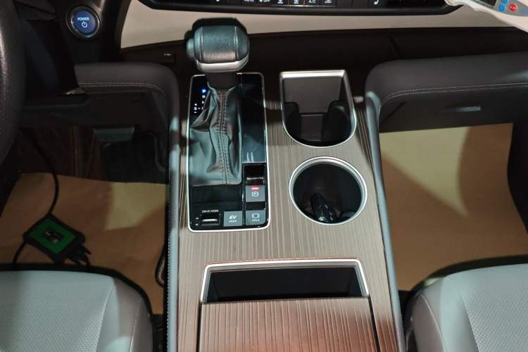 Used Toyota Granvia 2023 2.5L Hybrid Prestige PLUS Edition