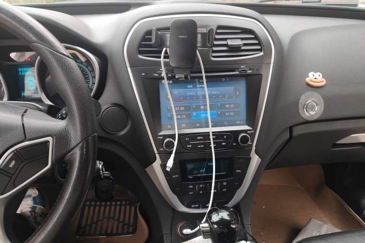 Used GAC Trumpchi GS5 2013 1.8T Automatic Two-Wheel Drive Elite Edition Audio And AC Panel