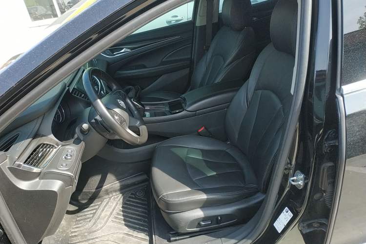 Used Buick LaCrosse 2022 652T Luxury Version Left Front Seat