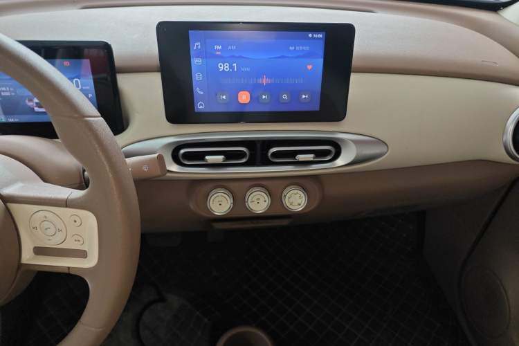 Used Wuling Hongguang MINIEV 2025 Four-Door Version Zhenxiang+ Edition Audio And AC Panel