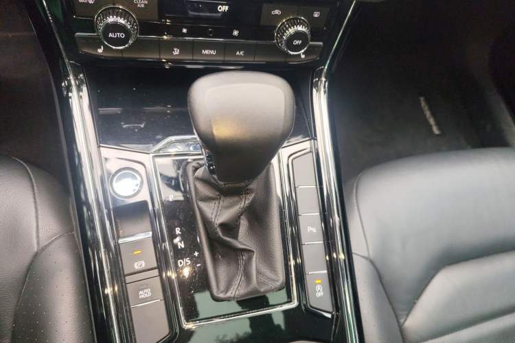 Used Volkswagen Phideon 2019 380TSI Two-Wheel Drive Business Edition China VI Standard
