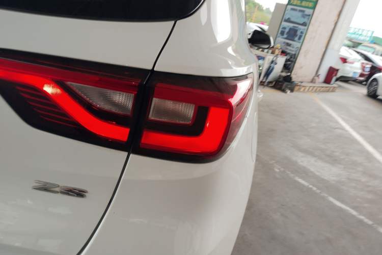 Used MG ZS 2018 1.5L Automatic Luxury Edition China V Standard