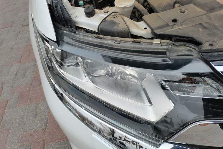 Used Mitsubishi Outlander 2016 2.4L 4x4 Elite Edition 5 Seats Right Front Headlight