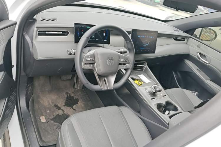 Used BYD Qin PLUS 2025 DM-i Smart Drive 55KM Leading Model
