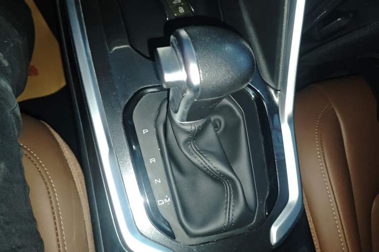 Used Haval H6 2018 Blue Label 2.0T Automatic Luxury Model Gear Lever