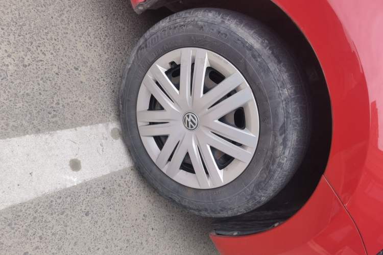 Used Volkswagen Polo 2016 1.4L Manual Fashion Model Right Front Wheel Hub