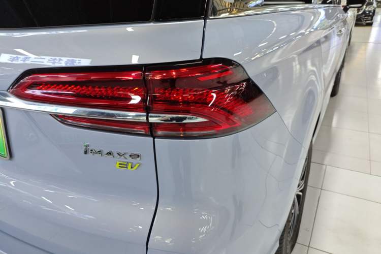 Used Roewe iMAX8 New Energy 2022 First-Class Platinum Edition Right Rear Taillight