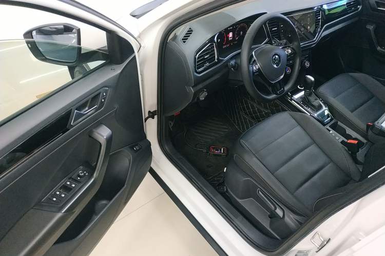 Used Volkswagen T-ROC 2021 280TSI DSG Two-Wheel Drive Comfort Connect Edition Driver Seat