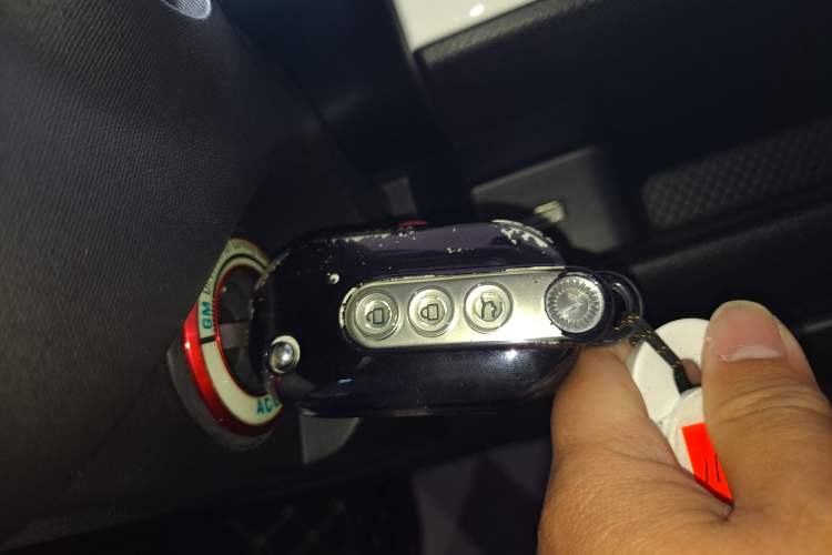 Used Wuling Hongguang MINIEV 2022 GAMEBOY 200km Gaming Edition with Lithium Iron Phosphate Vehicle Key