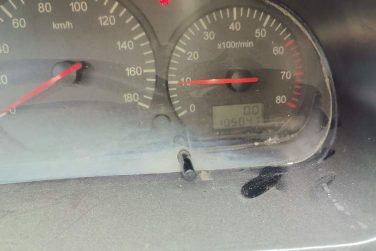 Used Jinbei Hiace 2018 2.0L Fifth-Generation Box Truck Standard Roof 2 Seats 4G19