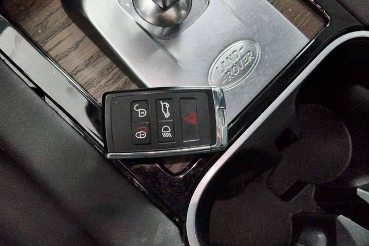 Used Land Rover Discovery Sport 2022 249 PS R-Dynamic SE Performance Tech Edition 5 Seats Vehicle Key