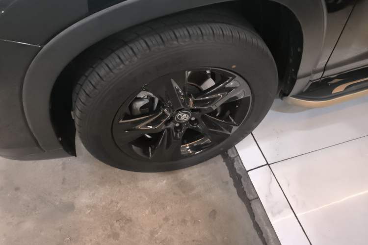 Used Toyota Highlander 2018 2.0T Four-Wheel Drive Knight Edition 7 Seats China VI Standard Left Front Wheel Hub