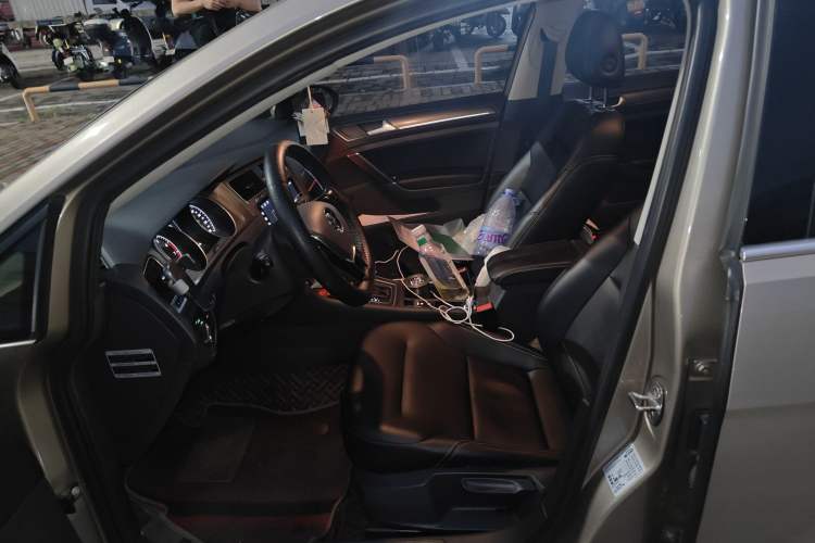 Used Volkswagen Golf 2016 230TSI Automatic Comfort Version
