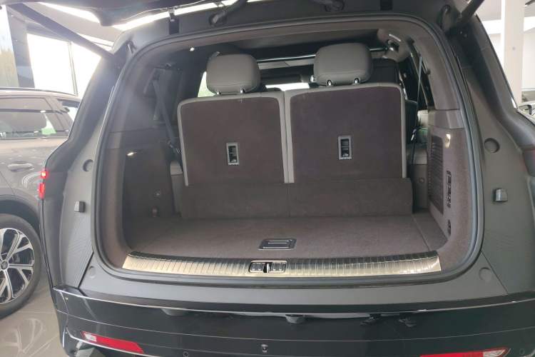 Used Denza N9 2025 Flagship Model
