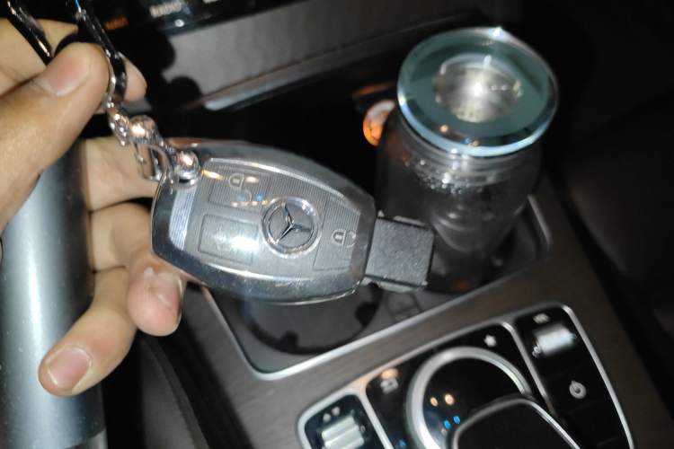 Used Mercedes-Benz GLC 2018 Refreshed GLC 300 4MATIC Dynamic Edition Vehicle Key